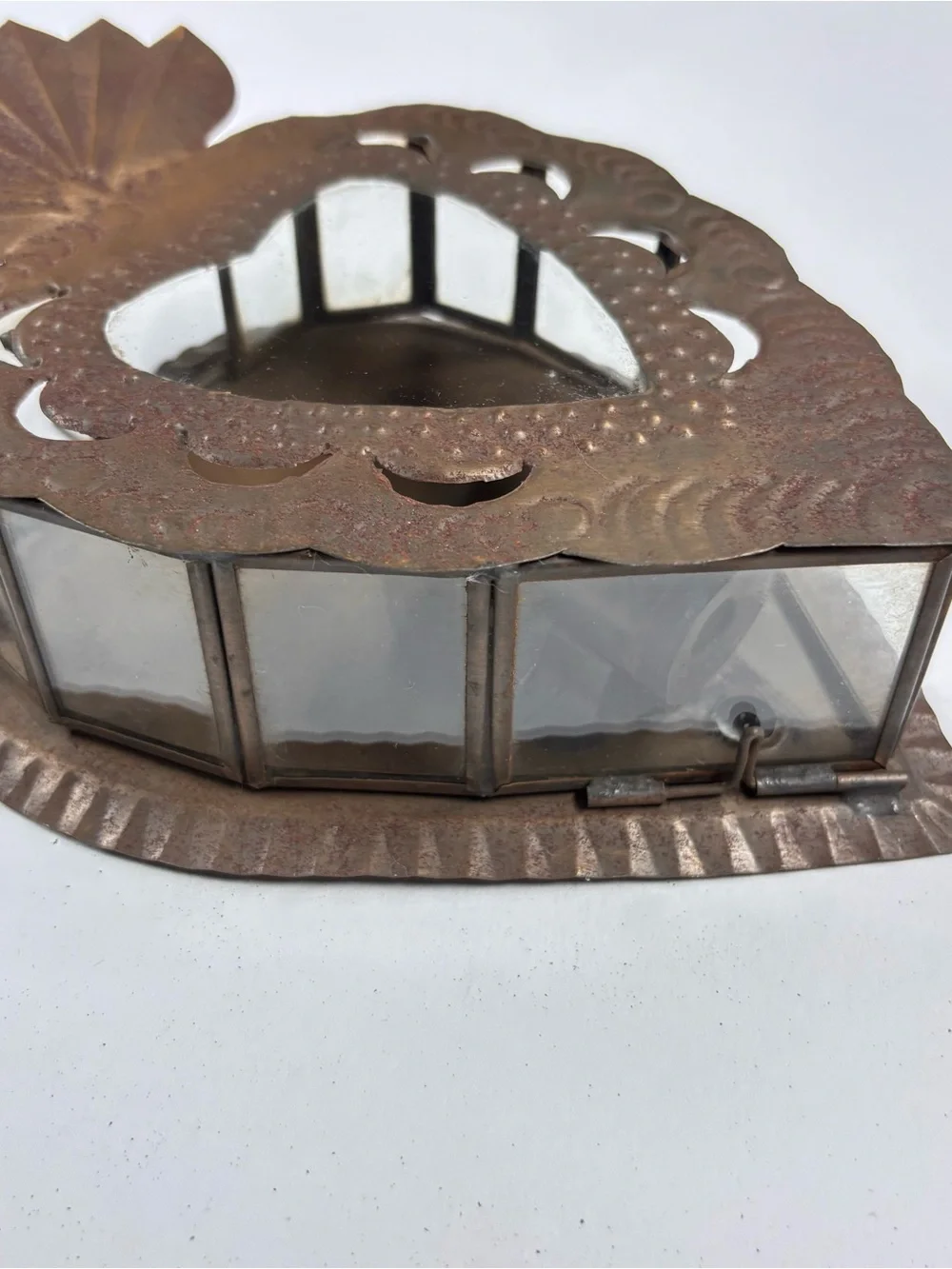 Heart-Shaped Rustic Metal Wall candle Holder in Brown Tin